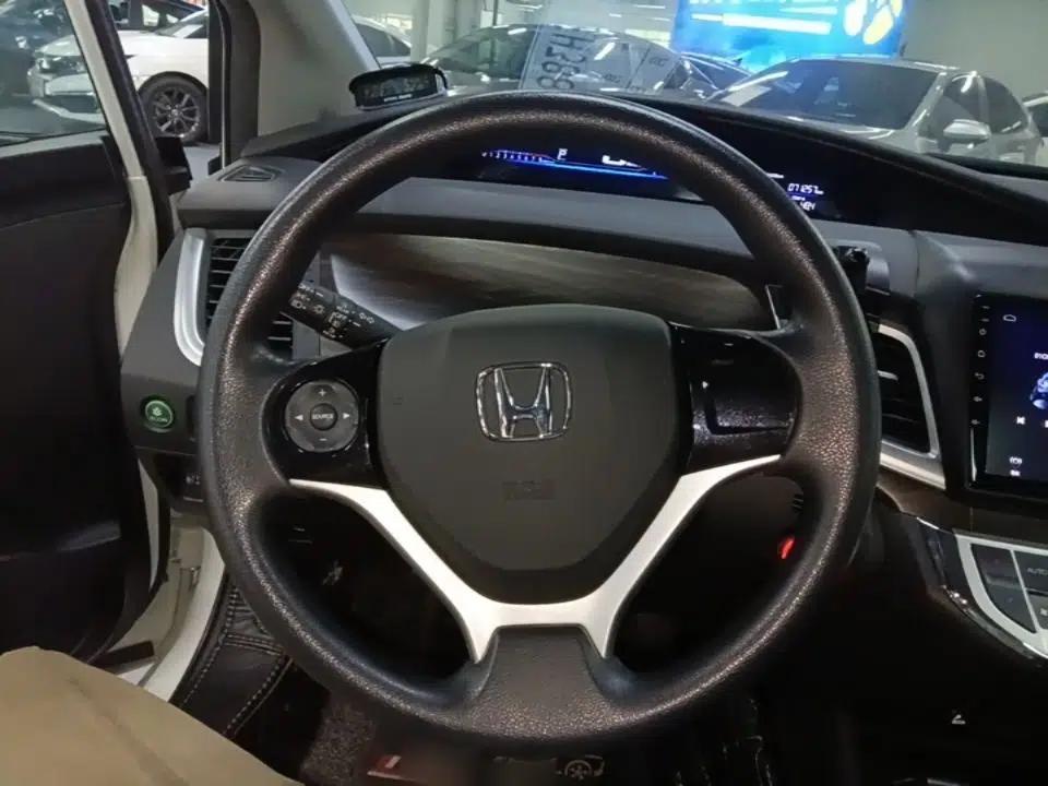 Honda Jade 2017 1.8L automatic Comfort version 5 seats — миниатюра 13