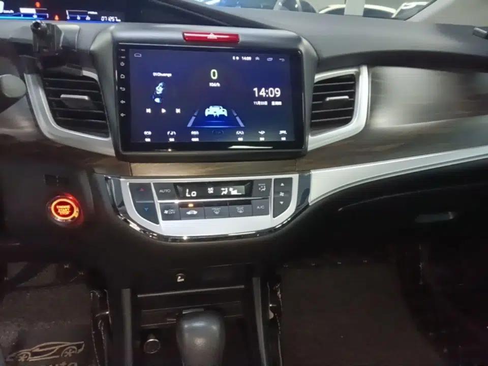 Honda Jade 2017 1.8L automatic Comfort version 5 seats — миниатюра 15