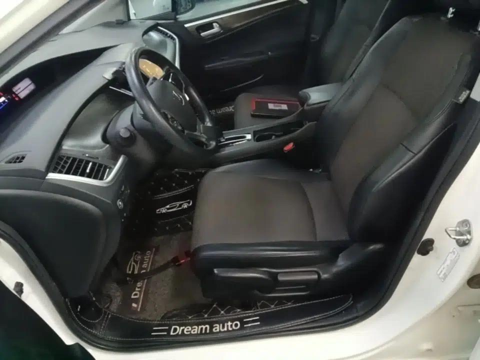Honda Jade 2017 1.8L automatic Comfort version 5 seats — миниатюра 17