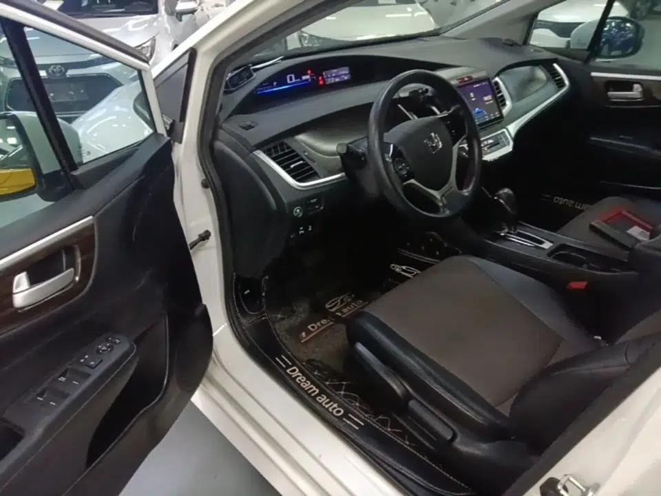 Honda Jade 2017 1.8L automatic Comfort version 5 seats — миниатюра 18