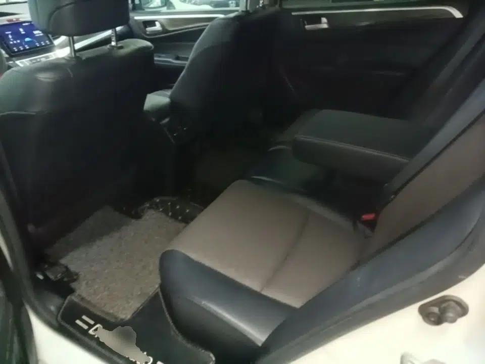 Honda Jade 2017 1.8L automatic Comfort version 5 seats — миниатюра 20