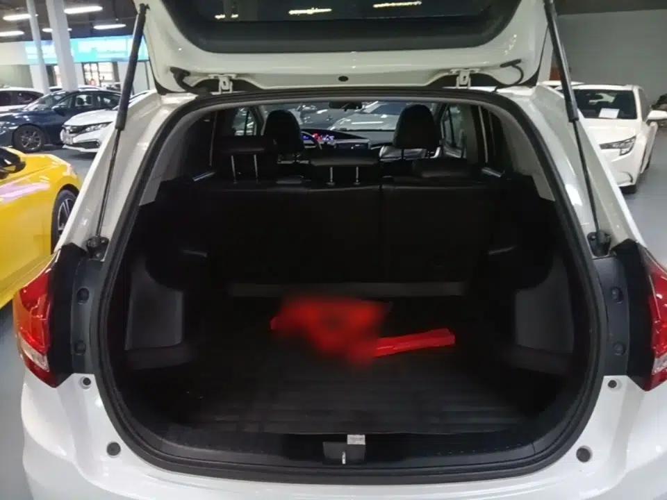 Honda Jade 2017 1.8L automatic Comfort version 5 seats — миниатюра 22