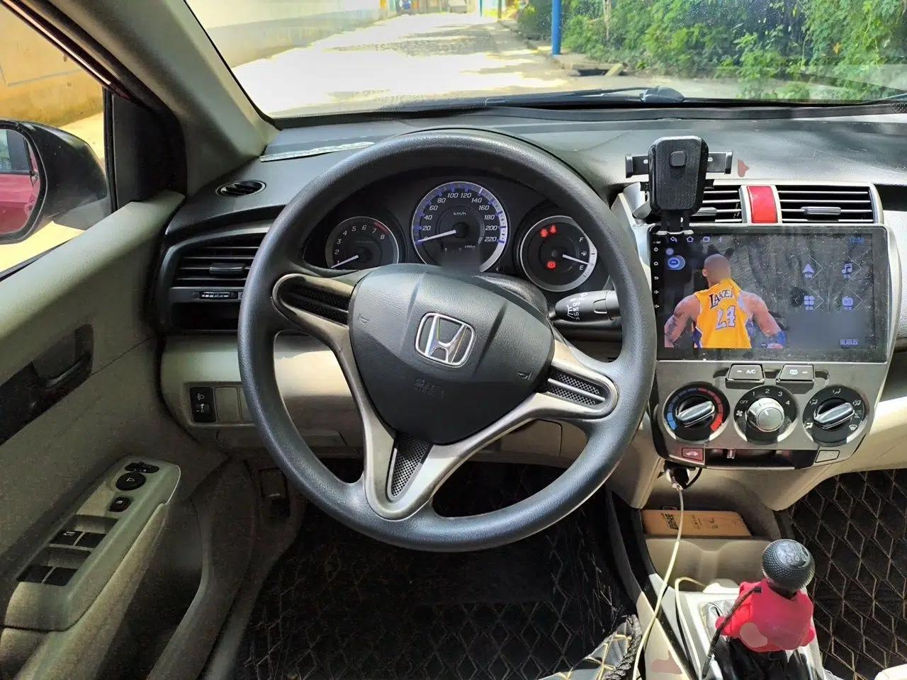 Honda City Classic 2012 1.5L manual Comfort version — миниатюра 10