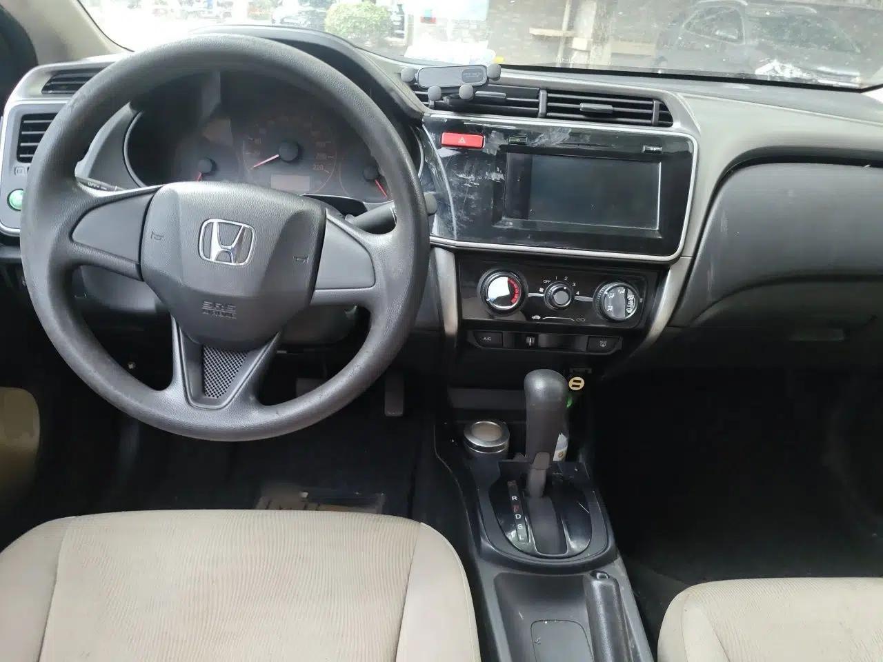 Honda City 2017 1.5L CVT Comfort Version — миниатюра 9