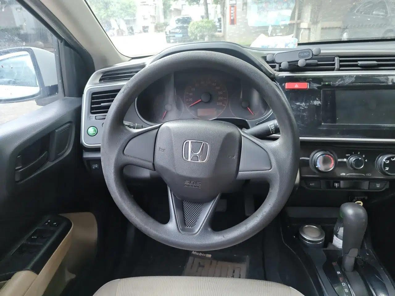 Honda City 2017 1.5L CVT Comfort Version — миниатюра 10