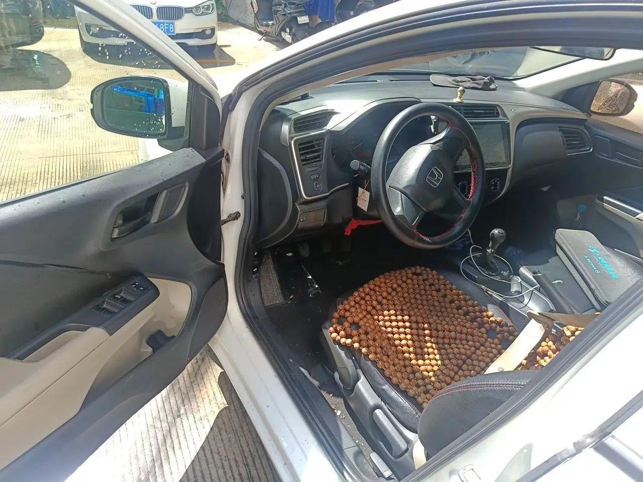 Honda City 2015 1.5L manual Comfort version — миниатюра 16