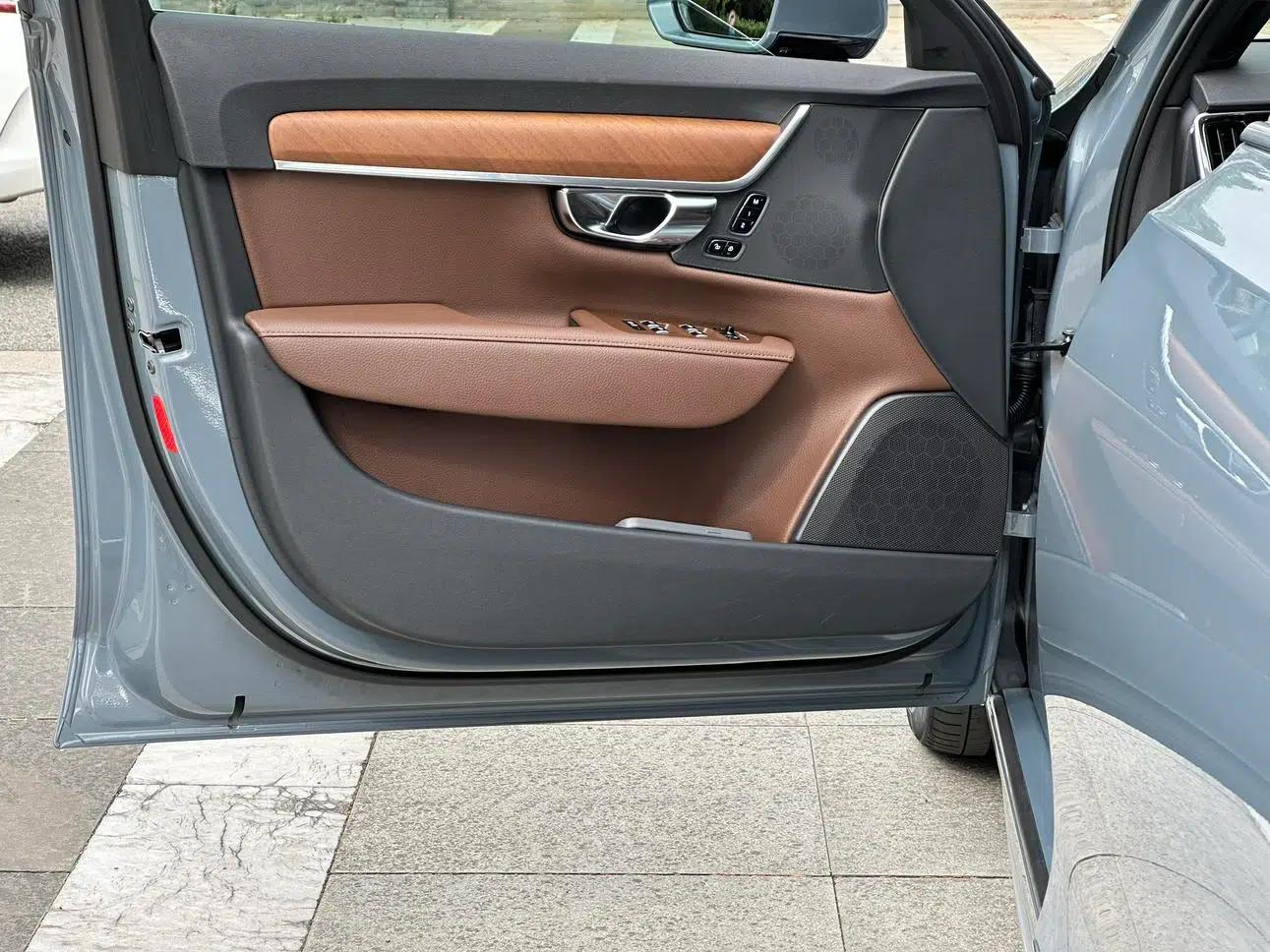 2021 Volvo S90 PHEV T8 E-Drive Hybrid Smart Luxury Edition — миниатюра 15
