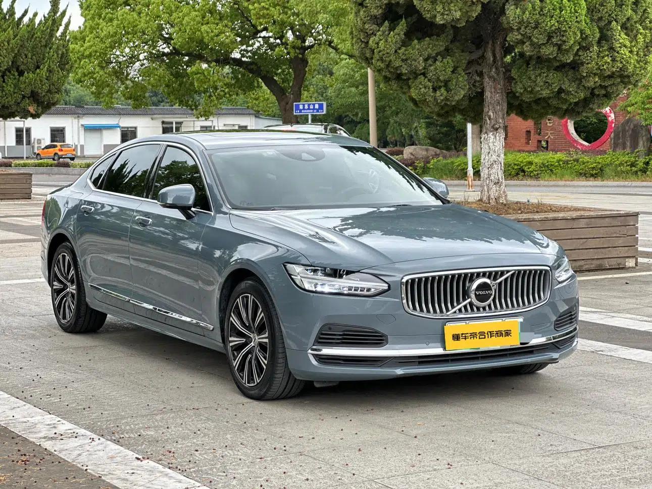 2021 Volvo S90 PHEV T8 E-Drive Hybrid Smart Luxury Edition — миниатюра 3