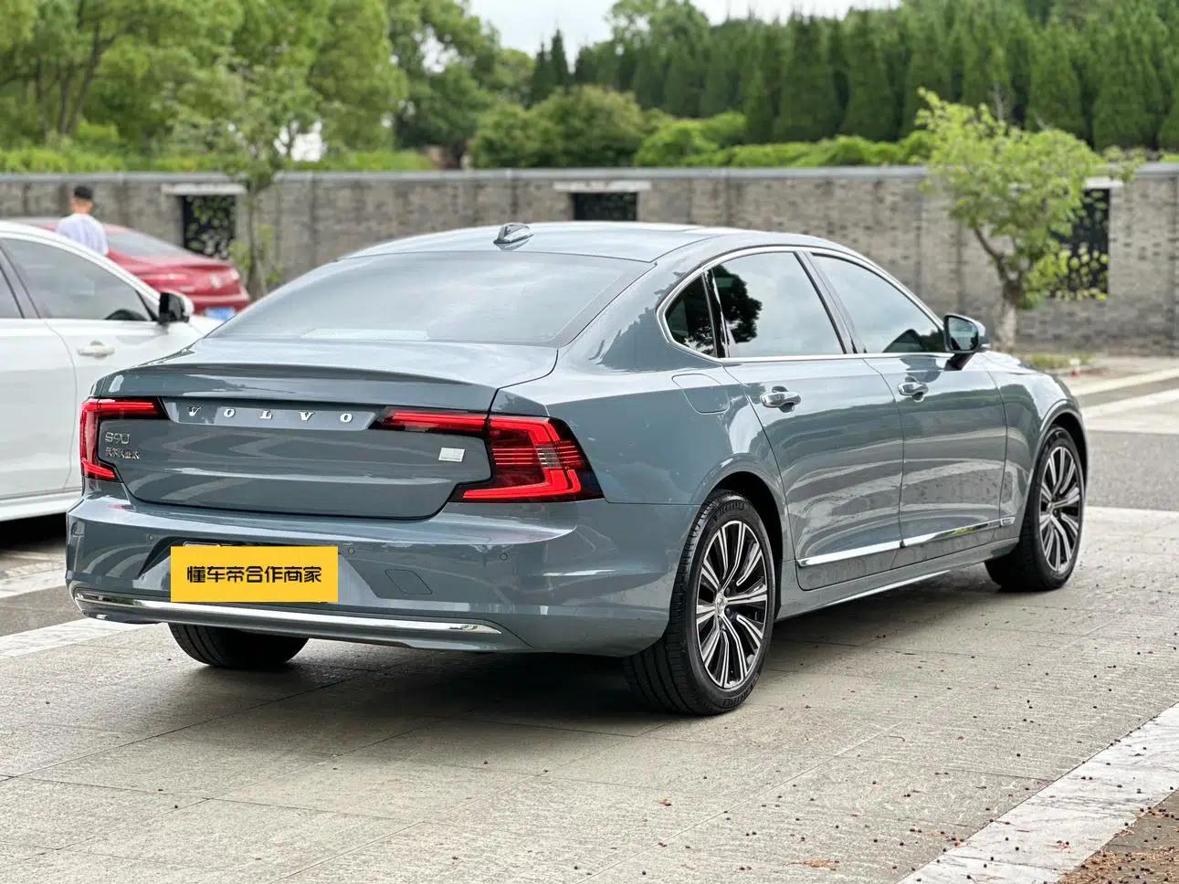 2021 Volvo S90 PHEV T8 E-Drive Hybrid Smart Luxury Edition — миниатюра 4