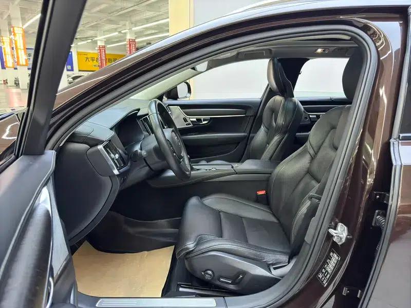 2017 Volvo V90 Cross Country T5 AWD Ultimate Edition — миниатюра 14