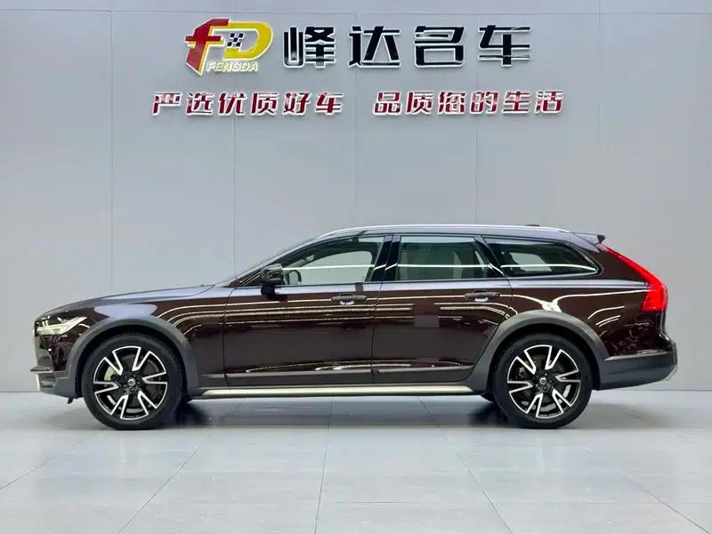 2017 Volvo V90 Cross Country T5 AWD Ultimate Edition — миниатюра 3