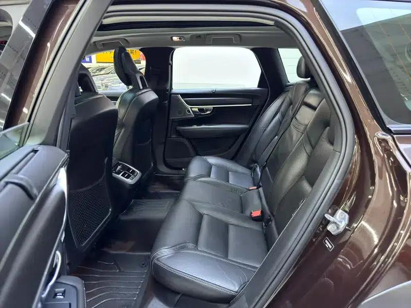 2017 Volvo V90 Cross Country T5 AWD Ultimate Edition — миниатюра 10