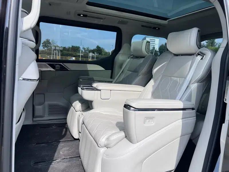 Volvo EM90 2025 Ultra 6-seater — миниатюра 16