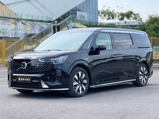 Volvo EM90 2025 Ultra 6-seater