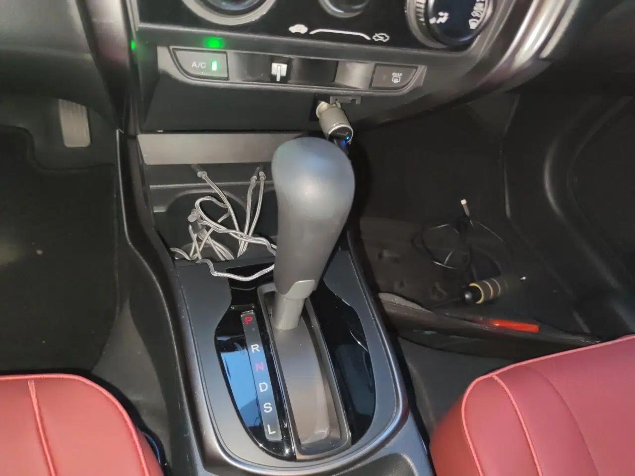 Honda Greiz 2016 1.5L CVT Classic Edition — миниатюра 14