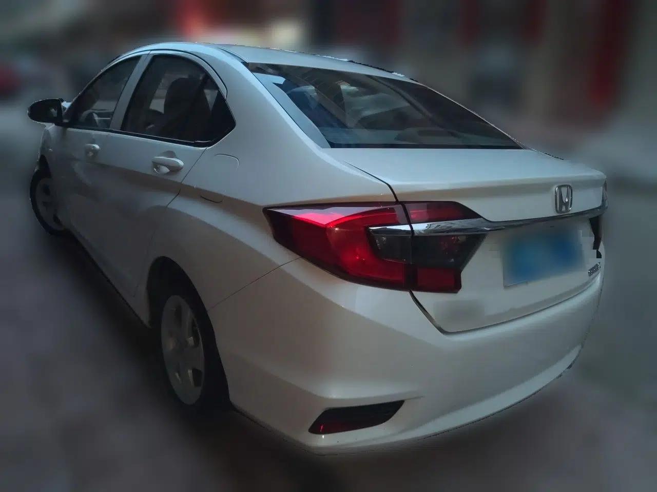 Honda Greiz 2016 1.5L CVT Classic Edition — миниатюра 4