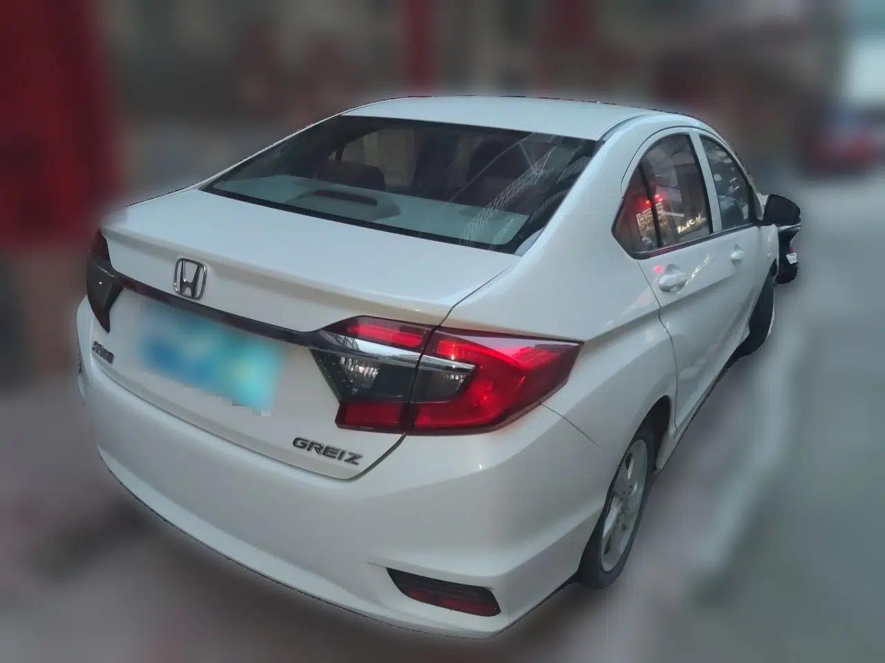 Honda Greiz 2016 1.5L CVT Classic Edition — миниатюра 6