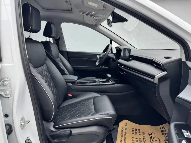 Wuling Jiachen 2022 1.5L Manual Enjoyment Elite Edition — миниатюра 19