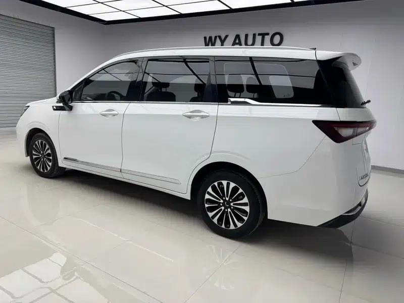 Wuling Jiachen 2022 1.5L Manual Enjoyment Elite Edition — миниатюра 3