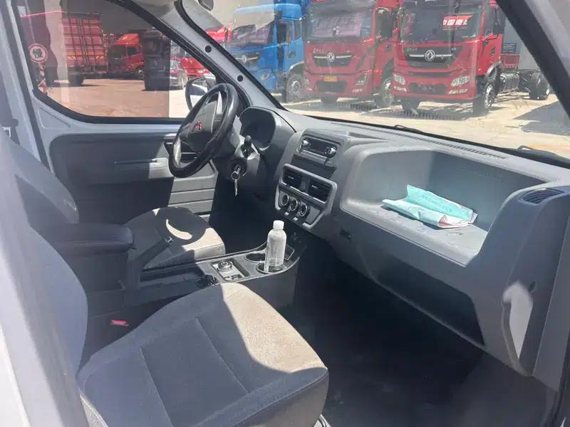 Wuling Yangguang 2024 Model 300km Comfort Edition with Closed Windows 60kW — миниатюра 8