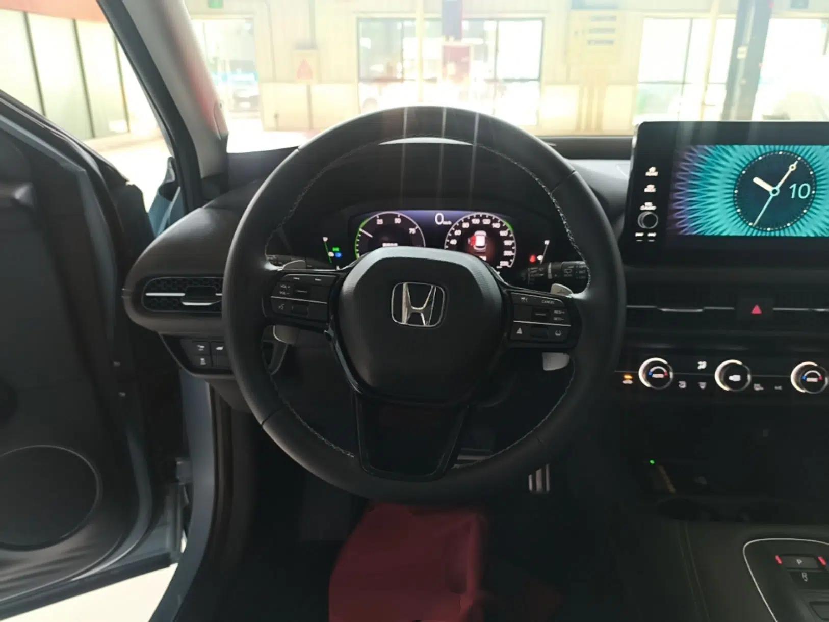 Honda ZR-V 2023 2.0L eHEV Sharp - Deluxe Edition — миниатюра 18