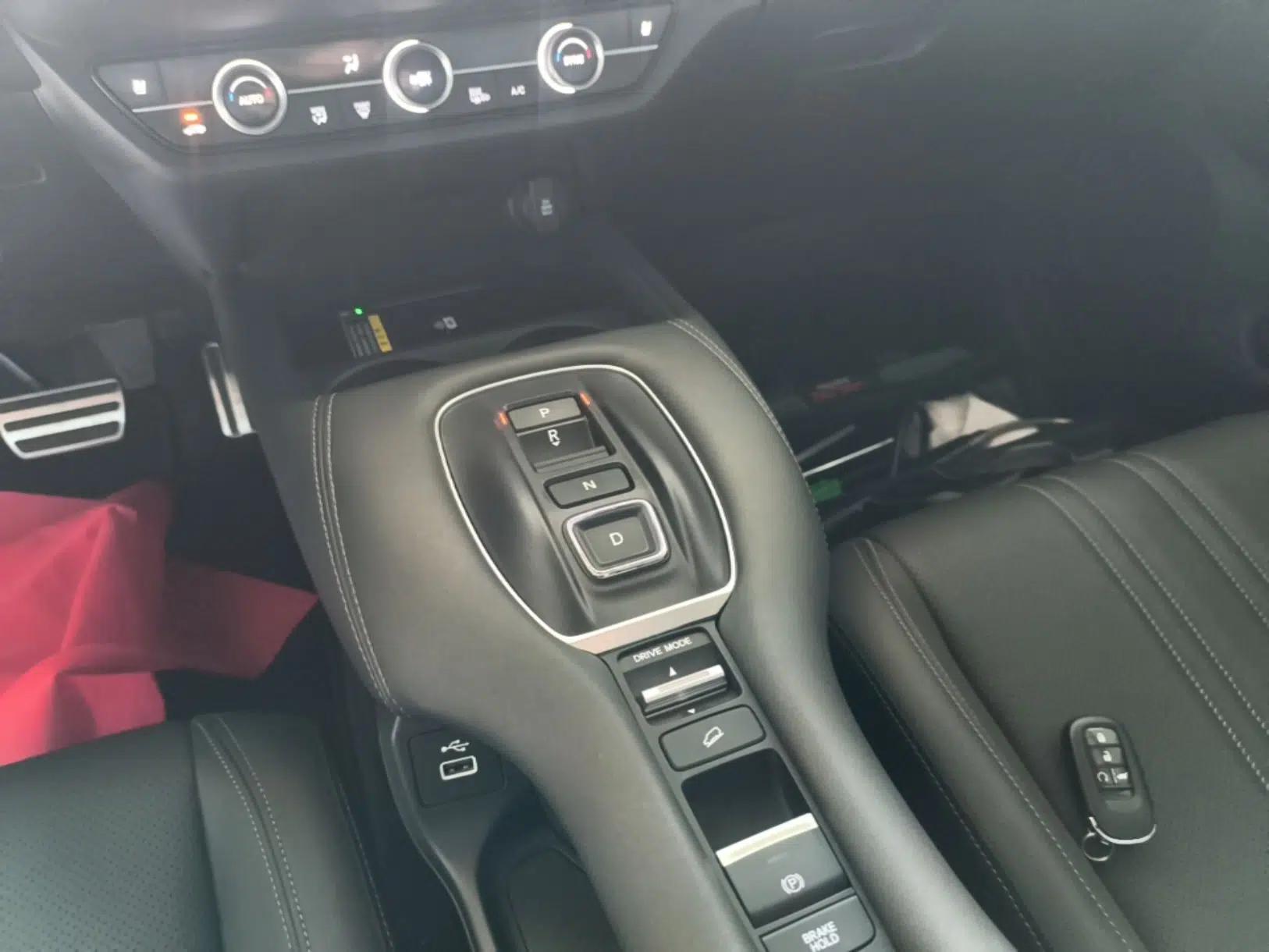 Honda ZR-V 2023 2.0L eHEV Sharp - Deluxe Edition — миниатюра 21
