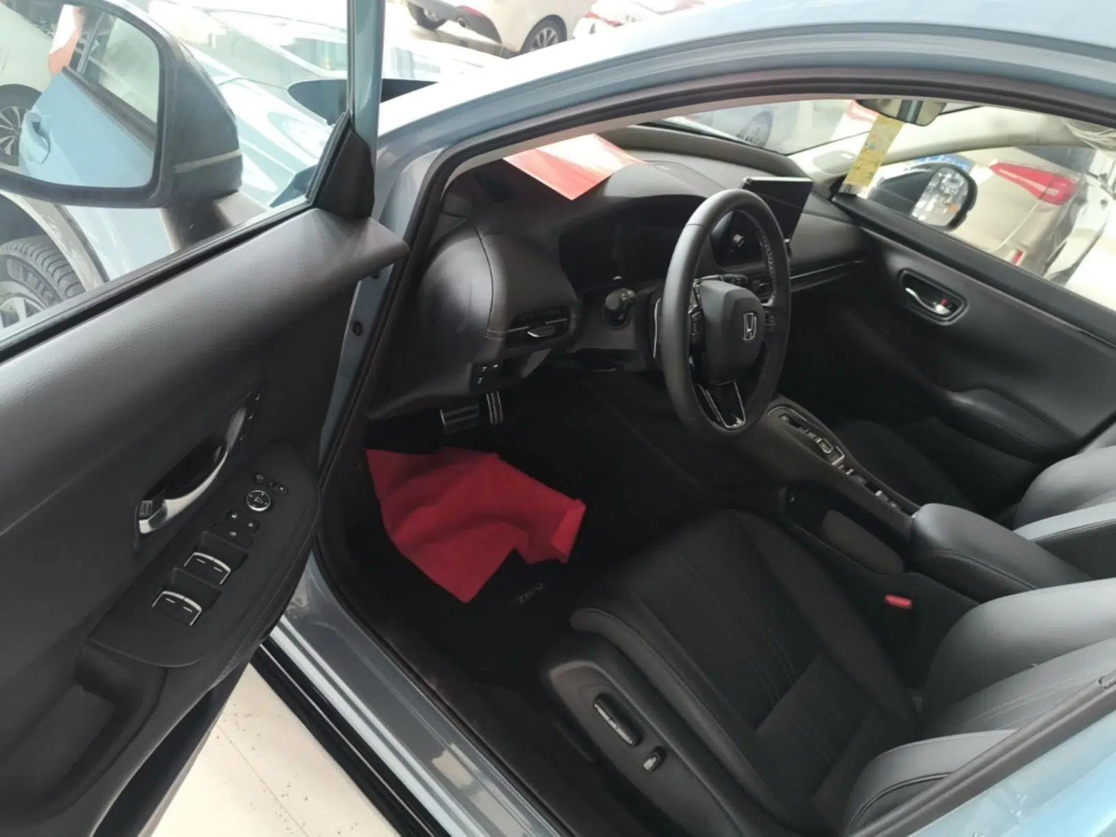 Honda ZR-V 2023 2.0L eHEV Sharp - Deluxe Edition — миниатюра 23