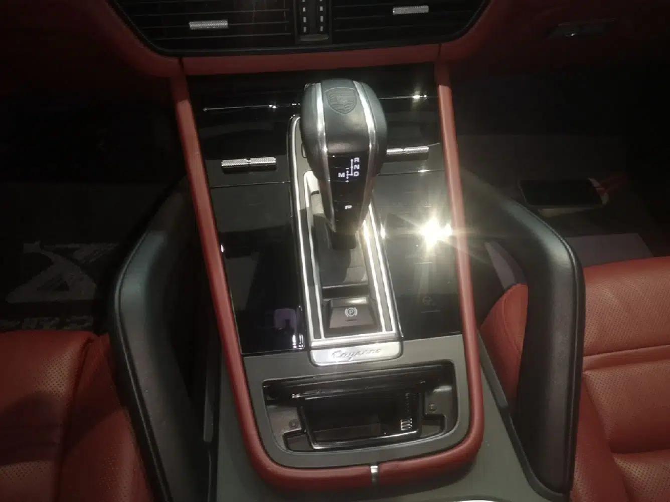 Porsche Cayenne E-Hybrid 2023 Cayenne E-Hybrid 2.0T Platinum Edition — миниатюра 16
