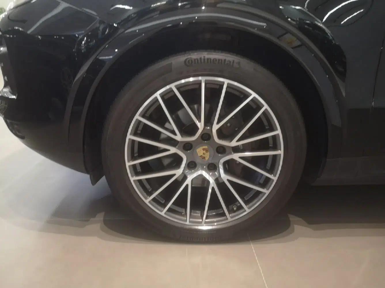 Porsche Cayenne E-Hybrid 2023 Cayenne E-Hybrid 2.0T Platinum Edition — миниатюра 10