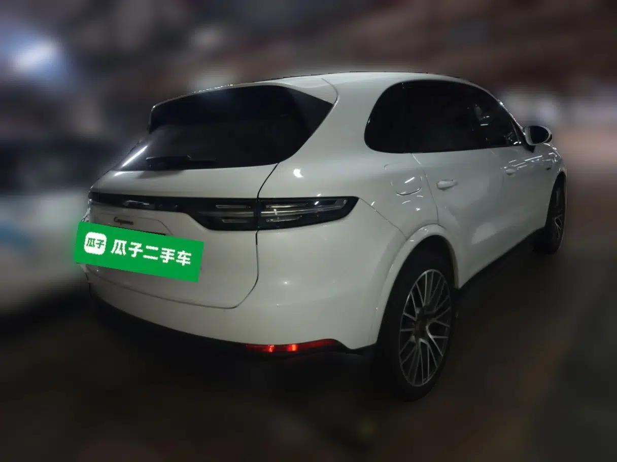 Porsche Cayenne E-Hybrid 2023 Cayenne E-Hybrid 2.0T Platinum Edition — миниатюра 6