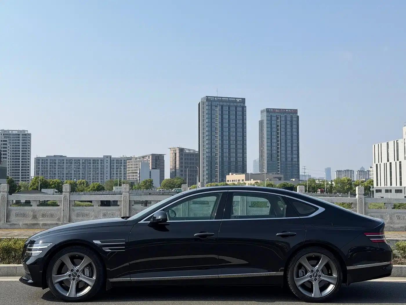 Genesis G80 2023 2.5T Rear-Wheel Drive Flagship Edition — миниатюра 2