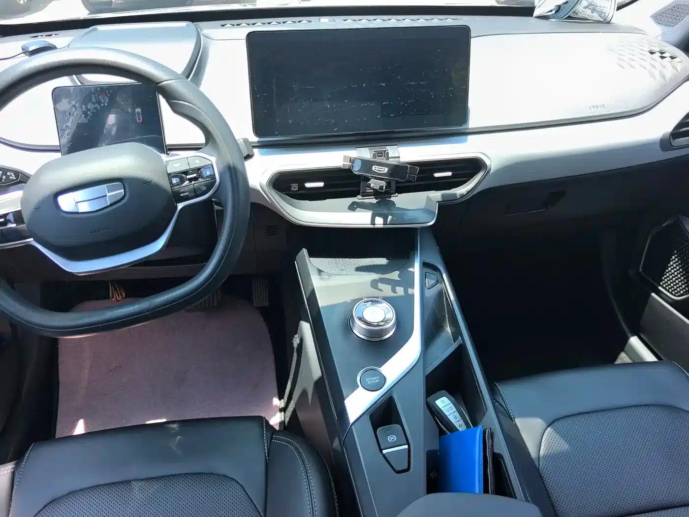 Geely Geometry A 2022 Pro 430KM Travel Edition — миниатюра 13