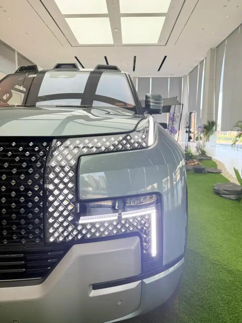 Looking up at the 2023 U8 Luxury Edition — миниатюра 15