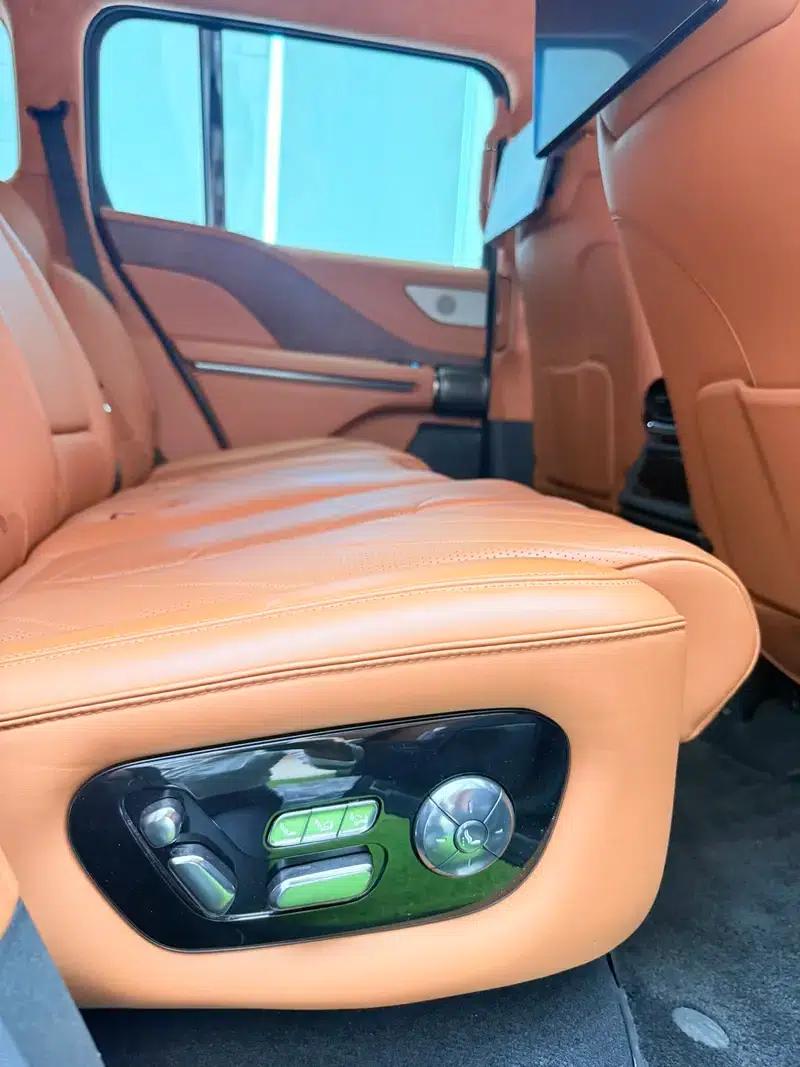 Looking up at the 2023 U8 Luxury Edition — миниатюра 21