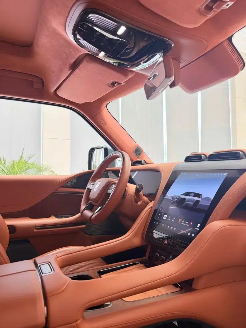 Looking up at the 2023 U8 Luxury Edition — миниатюра 28