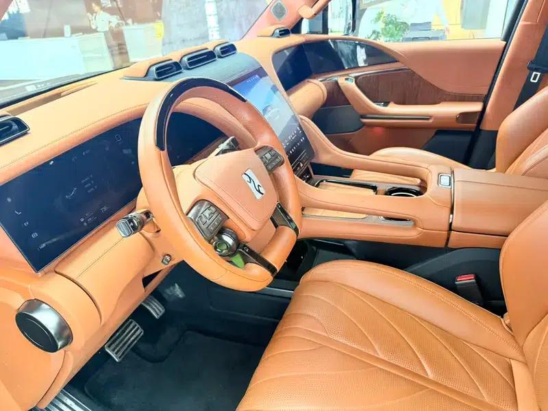 Looking up at the 2023 U8 Luxury Edition — миниатюра 29