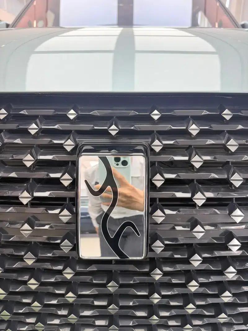 Looking up at the 2023 U8 Luxury Edition — миниатюра 8