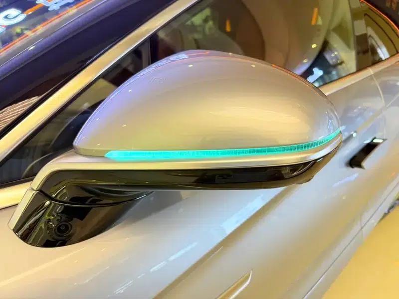 Looking up at the U7 EV 2025 five-seater luxury version — миниатюра 11