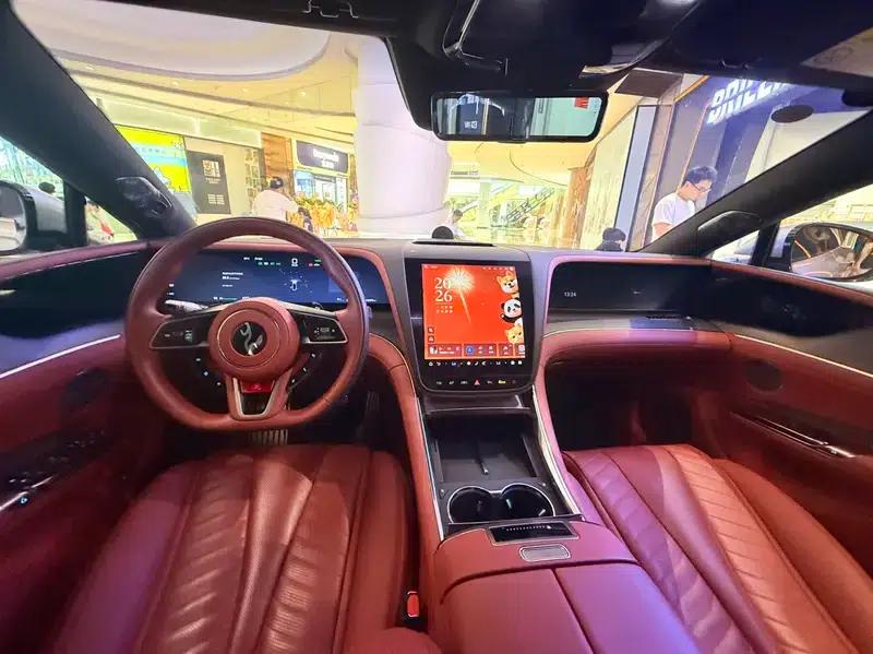 Looking up at the U7 EV 2025 five-seater luxury version — миниатюра 12