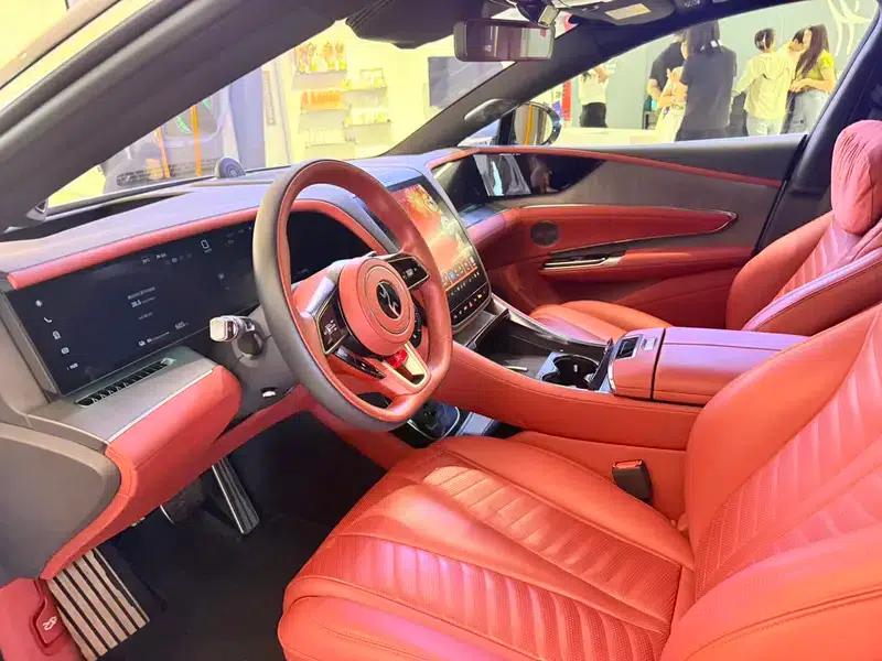 Looking up at the U7 EV 2025 five-seater luxury version — миниатюра 13