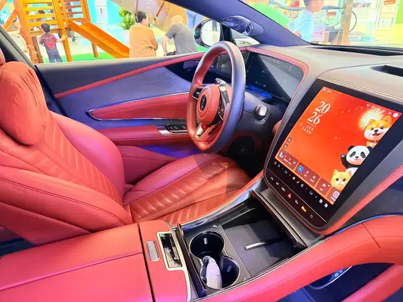 Looking up at the U7 EV 2025 five-seater luxury version — миниатюра 15