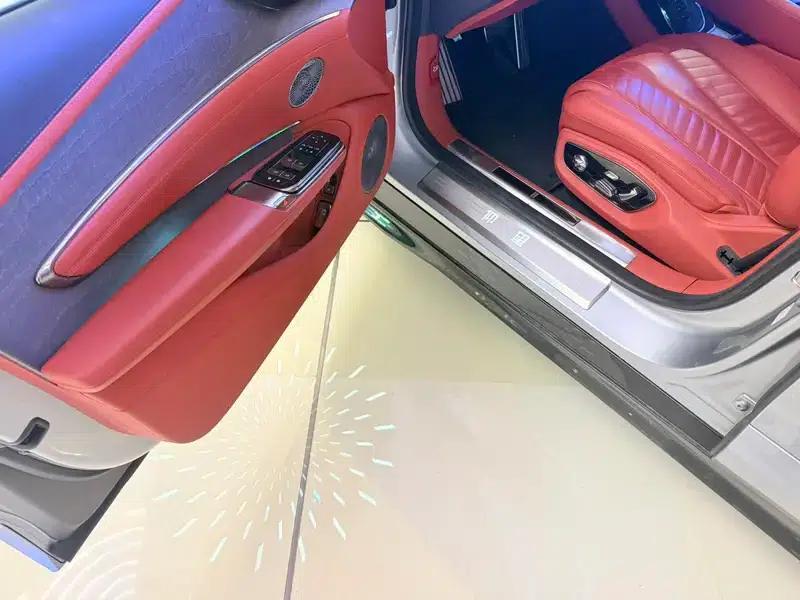 Looking up at the U7 EV 2025 five-seater luxury version — миниатюра 7
