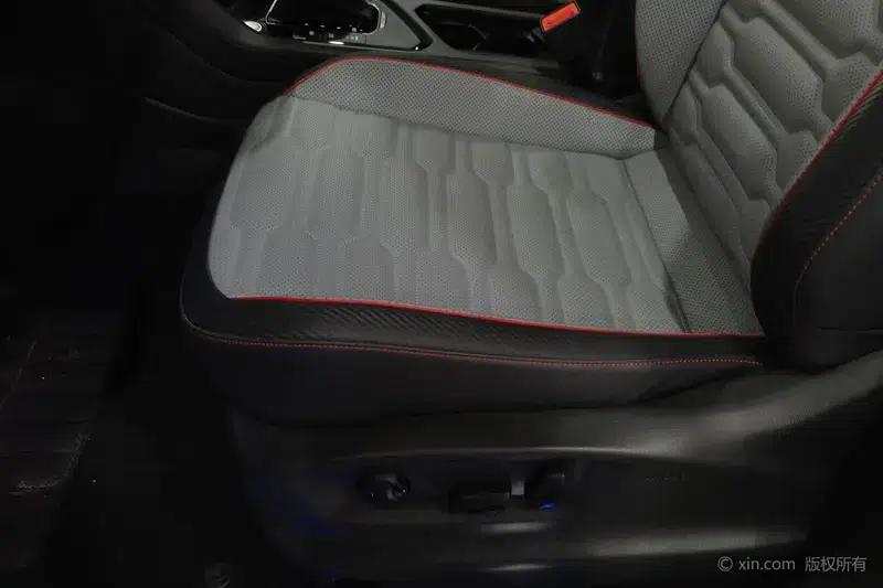 Tiguan L PHEV 2023 430PHEV Plug-in Hybrid Flagship Edition — миниатюра 18