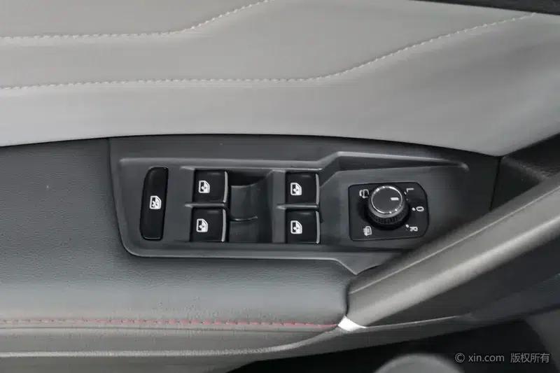 Tiguan L PHEV 2023 430PHEV Plug-in Hybrid Flagship Edition — миниатюра 22
