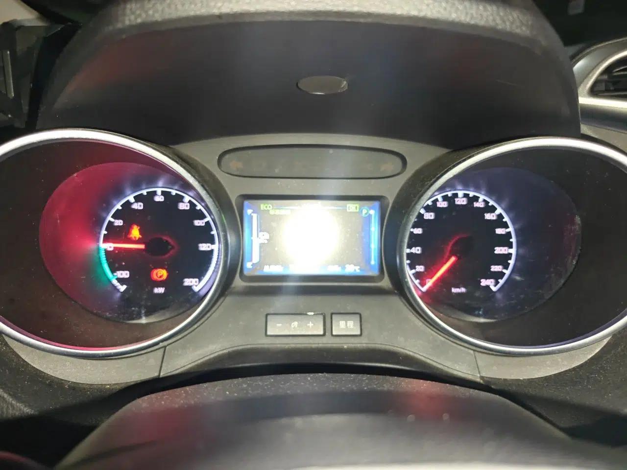 BYD Yuan New Energy 2018 EV360 Smart Connect Cool Edition — миниатюра 11