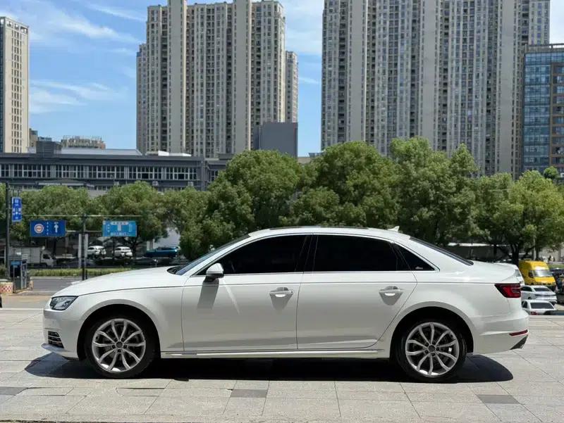 Audi A4L 2018 30th Anniversary Edition 40 TFSI Progressive — миниатюра 3