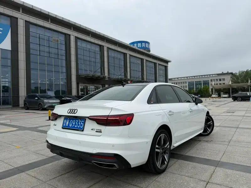 Audi A4L 2020 40 TFSI quattro Luxury Dynamic — миниатюра 7