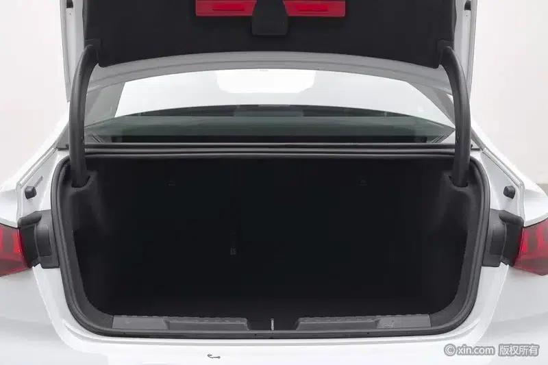 Audi A3 2021 A3L Limousine 35 TFSI Fashionable Elegant Model — миниатюра 23