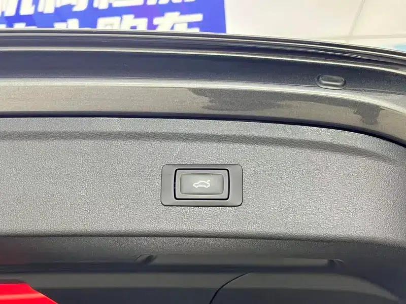 Audi A3 2023 Facelift Sportback 35 TFSI Fashion Sporty Model — миниатюра 11