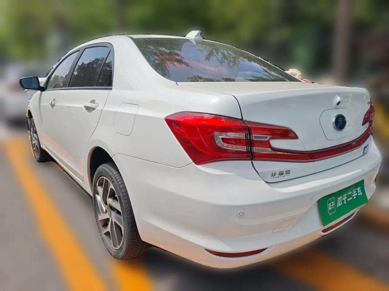 BYD Qin New Energy 2017 Qin EV300 Flagship Model — миниатюра 4